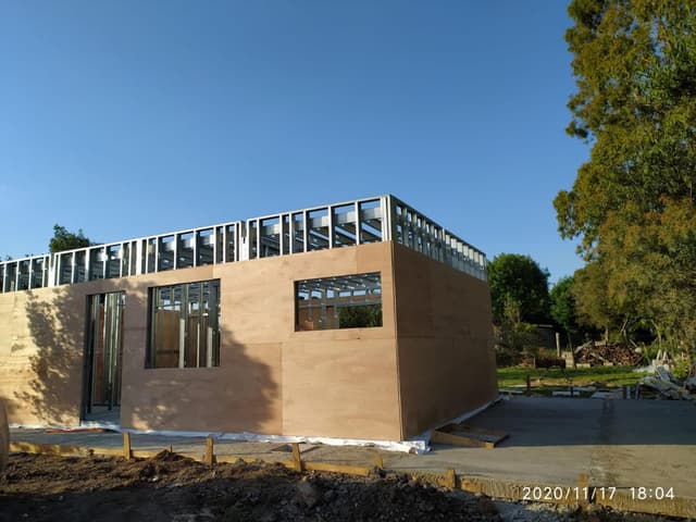 Foto de una casa construida en steel por DR construcciones en seco